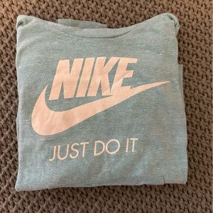 Large NIKE Shirt/Hoodie